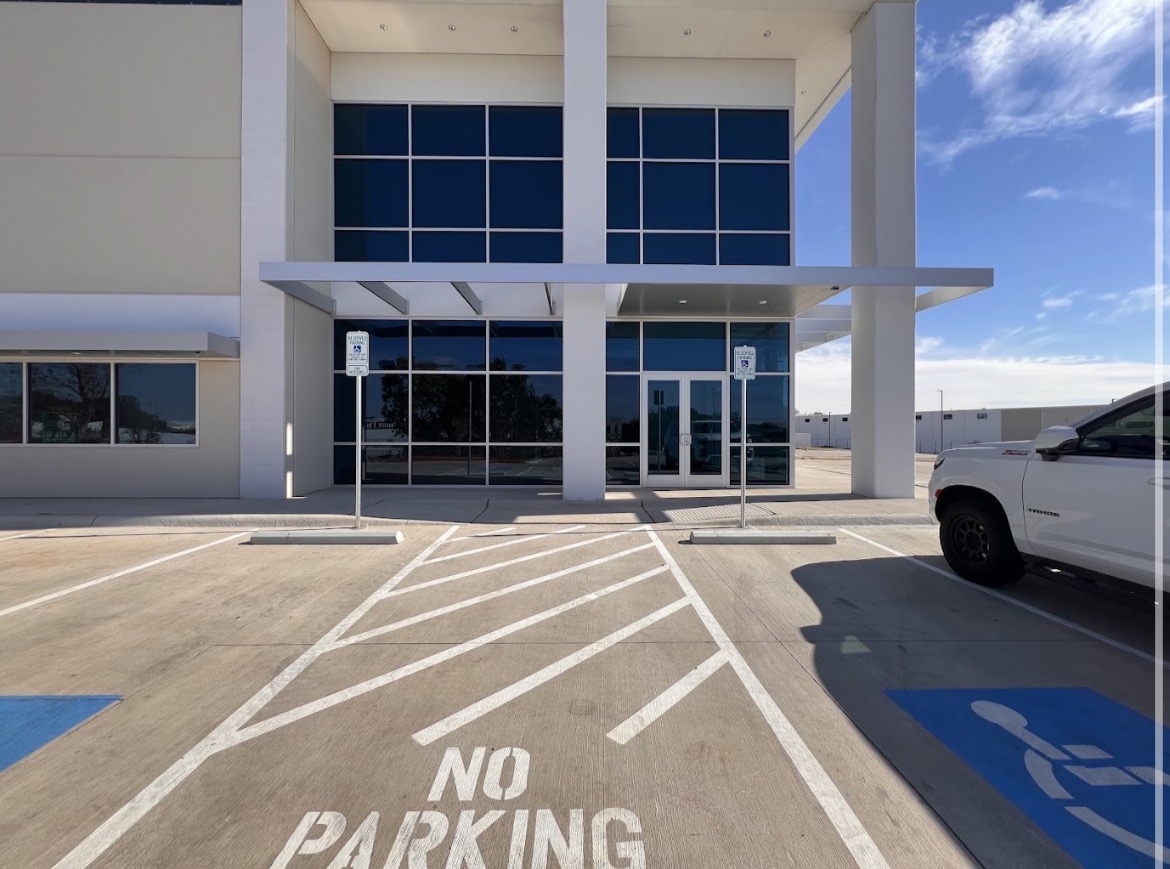 Horizon View technician clearing gutters and washing exterior glass in Fort Worth